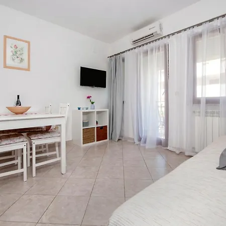 Vanda Apartment *
